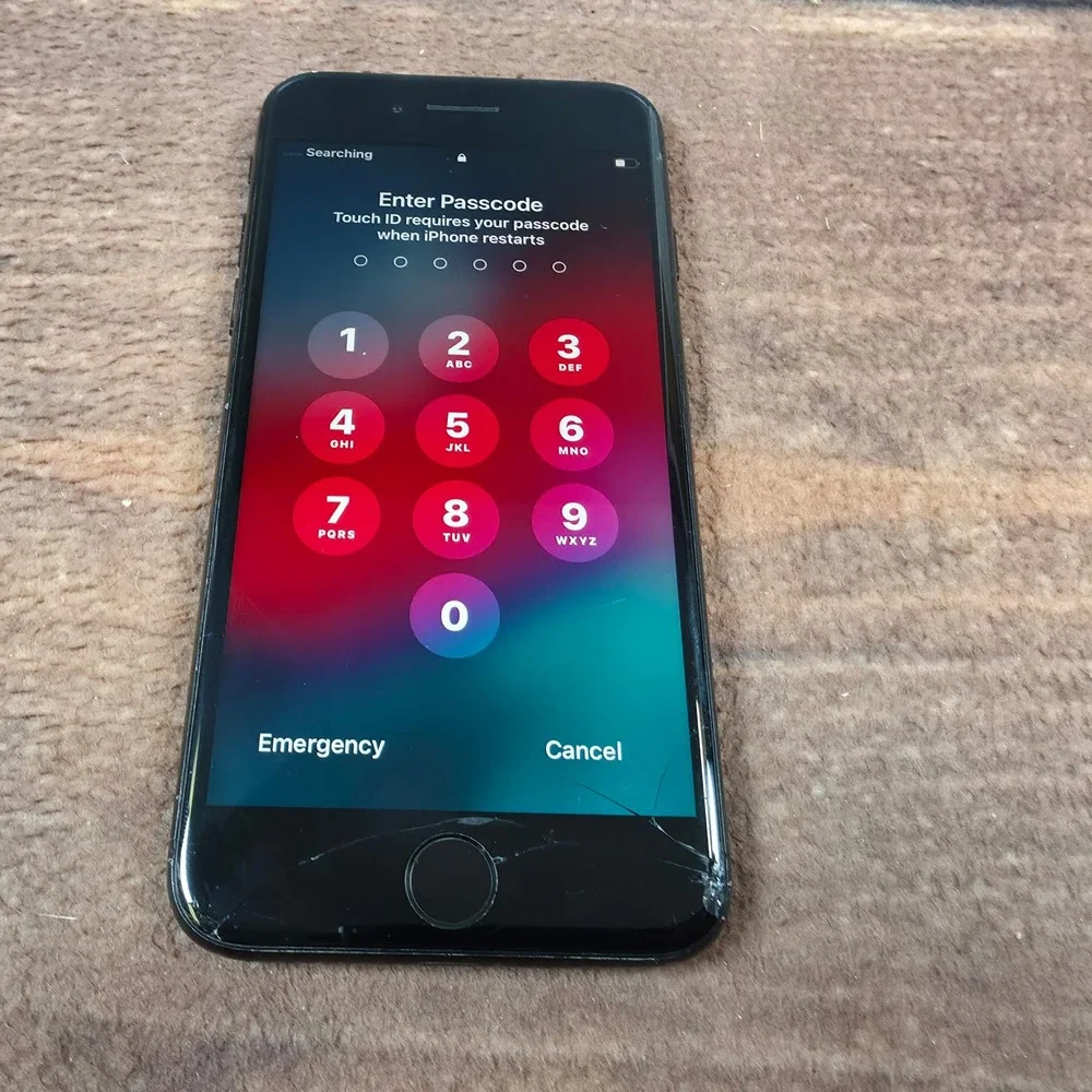 Apple iPhone 7 Smartphone Mens N/A Black Fair Cracked Screen Locked A1660